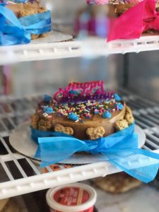 Ready-to-go doggie birthday cakes and emPAWnadas