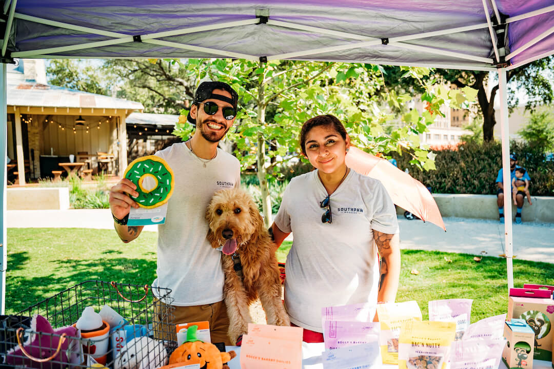 SAN ANTONIO! Get your pet costumes ready! 🐾 Pre-registration for